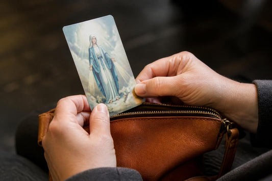 Holy Card Guide: History, Meaning & Modern Use 2026