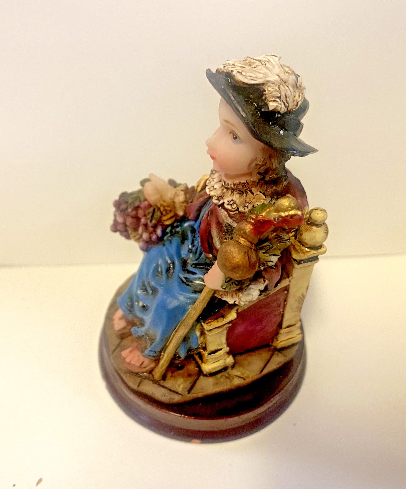 Small 3.5-inch Santo Nino de Atocha statue by Liscano Collections, perfect for home décor and religious figurine displays.