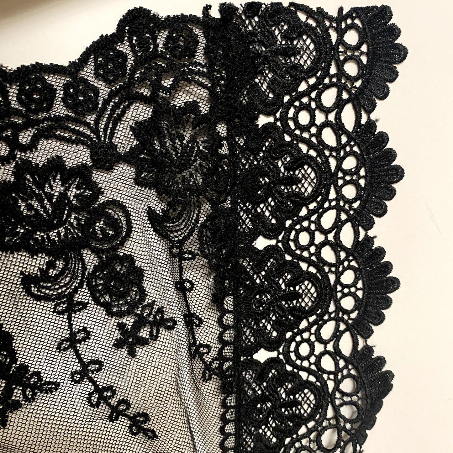 Black lace church veil for women, elegant accessory with delicate lace details, suitable for religious ceremonies or special occasions.