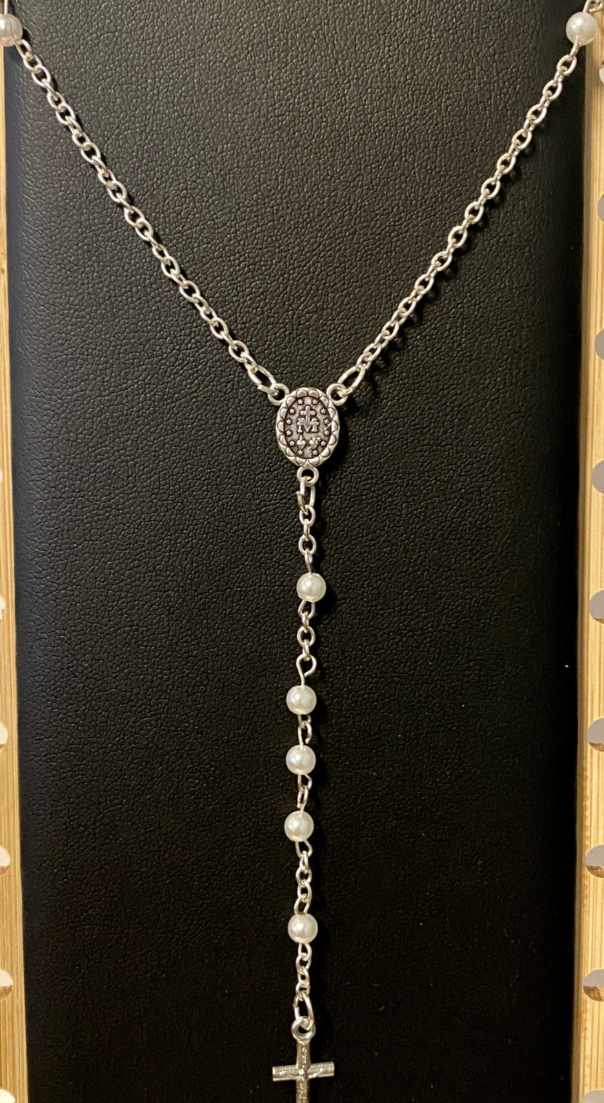 White faux pearl rosary necklace 18 inches long by Bob and Penny Lord, featuring beads and a cross pendant for Christian spirituality.