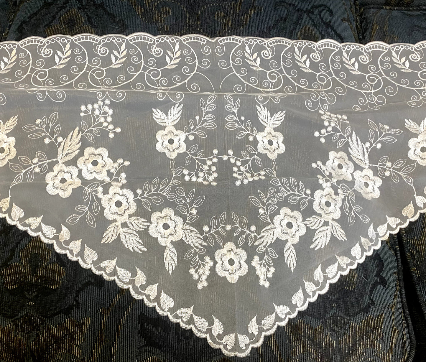 Women's White Triangle Lace Church Mantilla/Veil, New #AB-288-R2