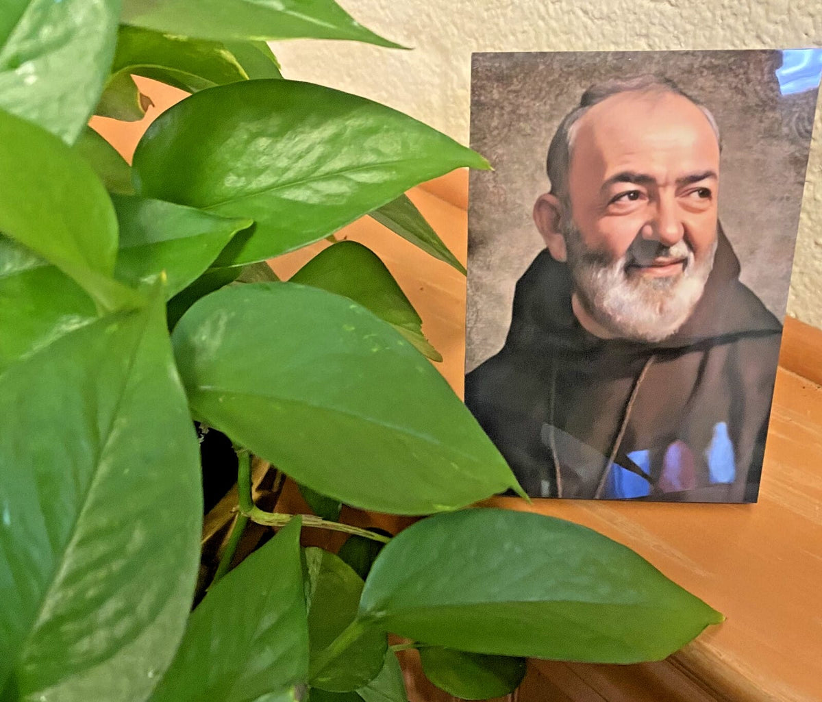 Wood plaque featuring Padre Pio image, 5-inch Christian religious collectible plaque by Bob and Penny Lord Journeys of Faith.