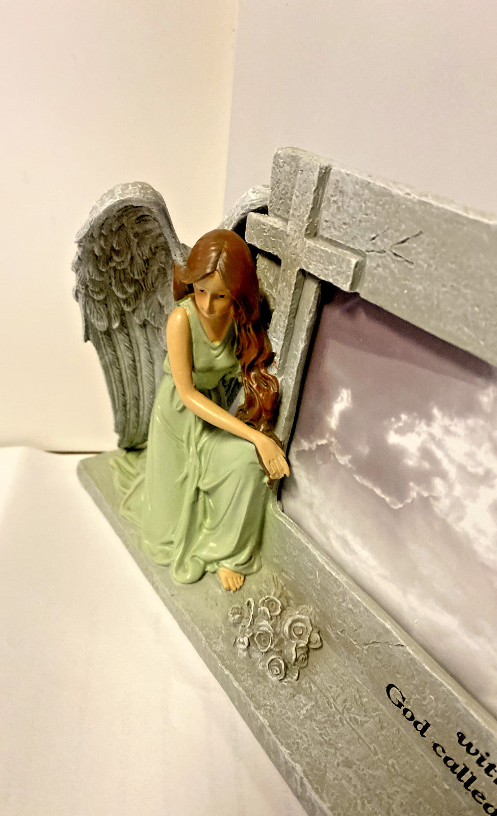 Memorial Kneeling Angel Photo(4"x6") 7" Frame, New #RM-39
