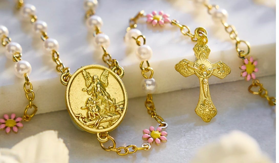 Faux Pearl with Daisies Guardian Angel & St Christopher Rosary, New Gftshp-94 Journeys of Faith Collectibles:Religion & Spirituality:Christianity:Rosaries