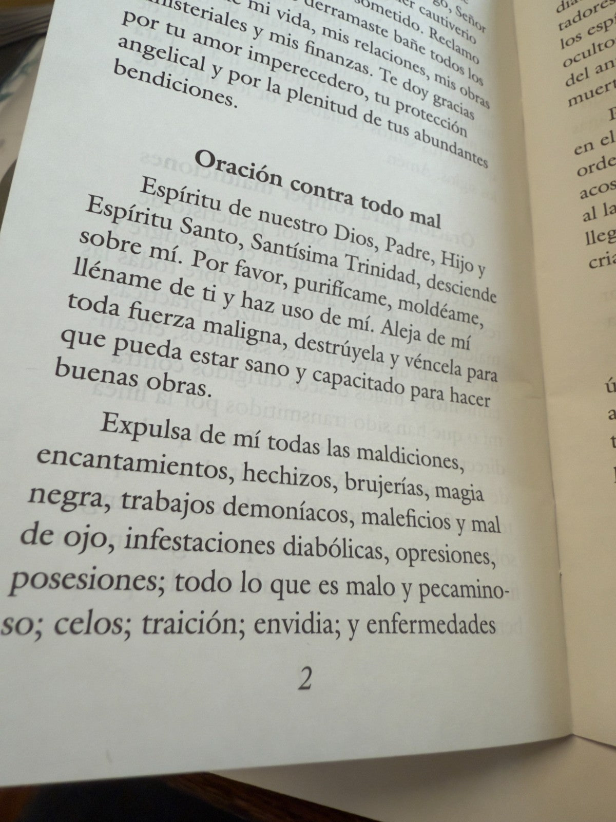 Libro de Oraciones de Guerra Espiritual en español, Nuevo, # AB-078