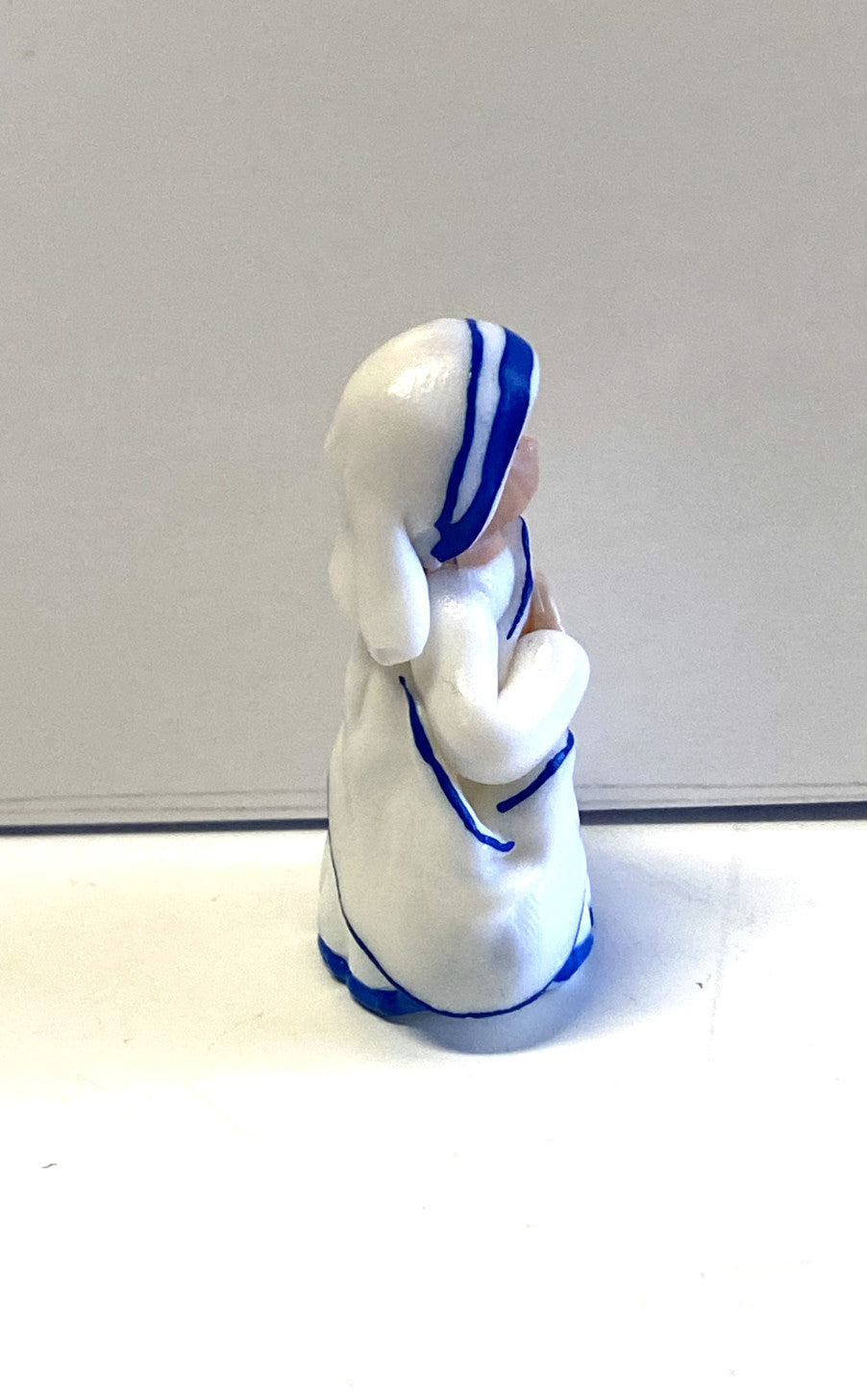 Miniature Saint Mother Teresa of Calcutta statue, 1.75 inches, collectible religious figure by Bob and Penny Lord from Colombia.
