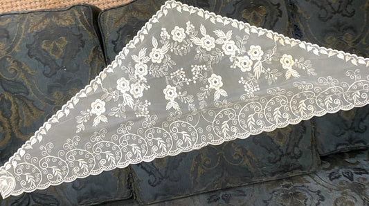 Women's White Triangle Lace Church Mantilla/Veil, New #AB-288-R2