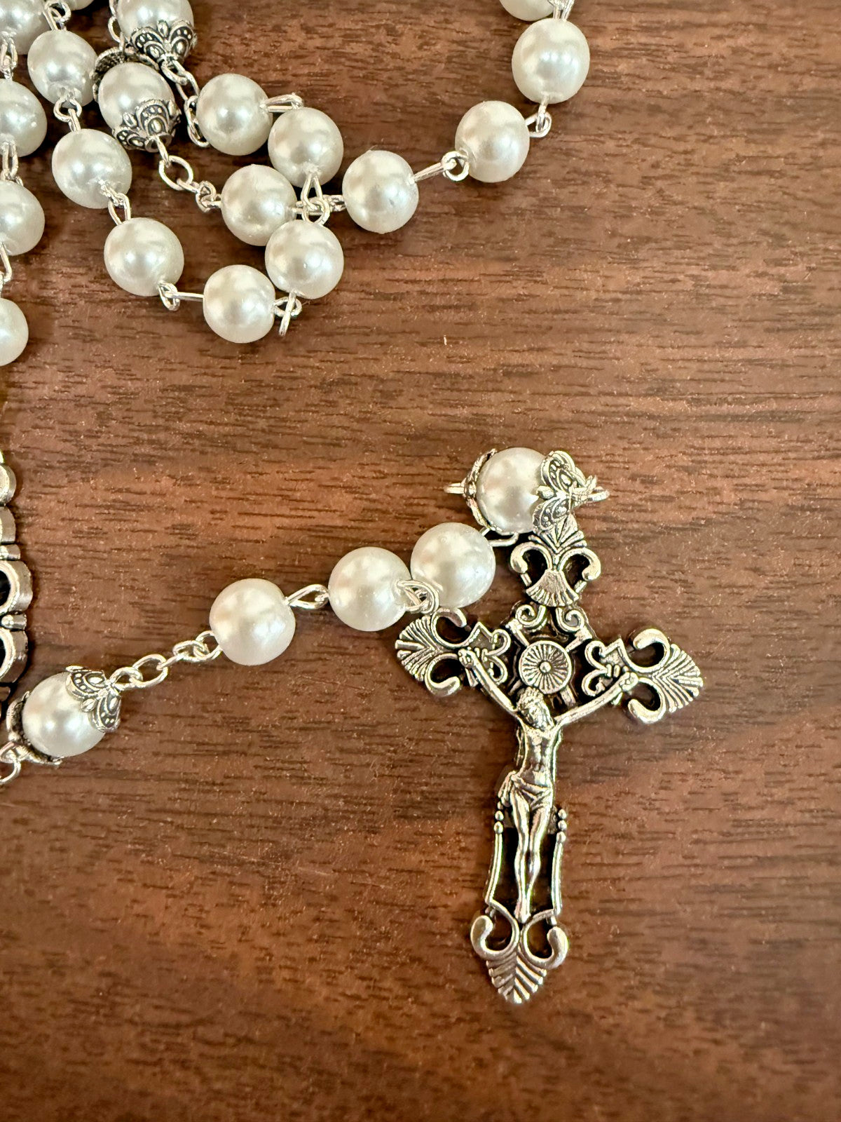 Blessed  Mother with Child White Pearl Cameo Rosary,  New Gftshp-66 - Journeys of Faith