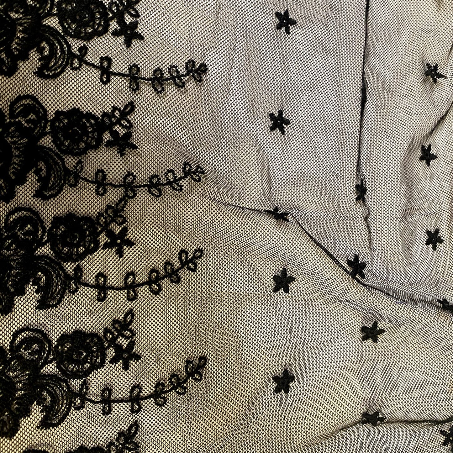 Black lace women's church veil with delicate floral pattern, lightweight and elegant, perfect for religious ceremonies or special occasions.