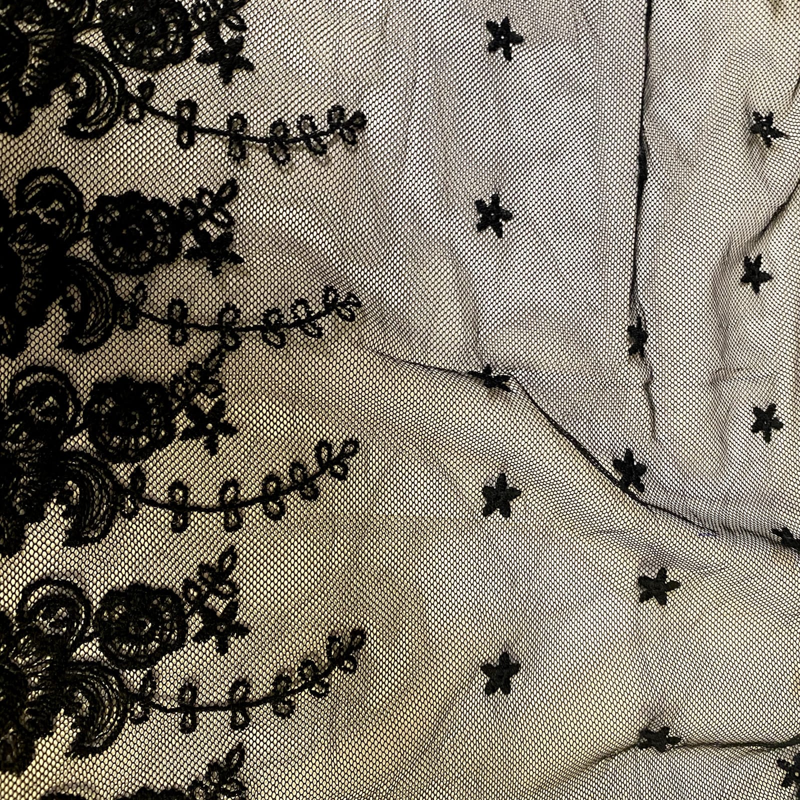 Black lace women's church veil with delicate floral pattern, lightweight and elegant, perfect for religious ceremonies or special occasions.