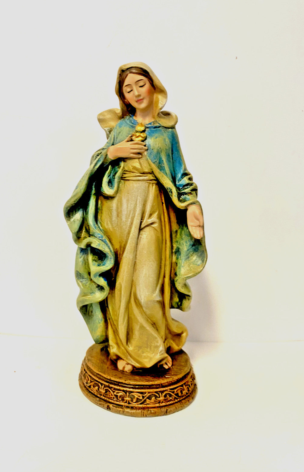 Immaculate Heart of Mary 6-inch religious statue by Bob and Penny Lord, depicting the Virgin Mary with a serene expression and detailed craftsmanship.