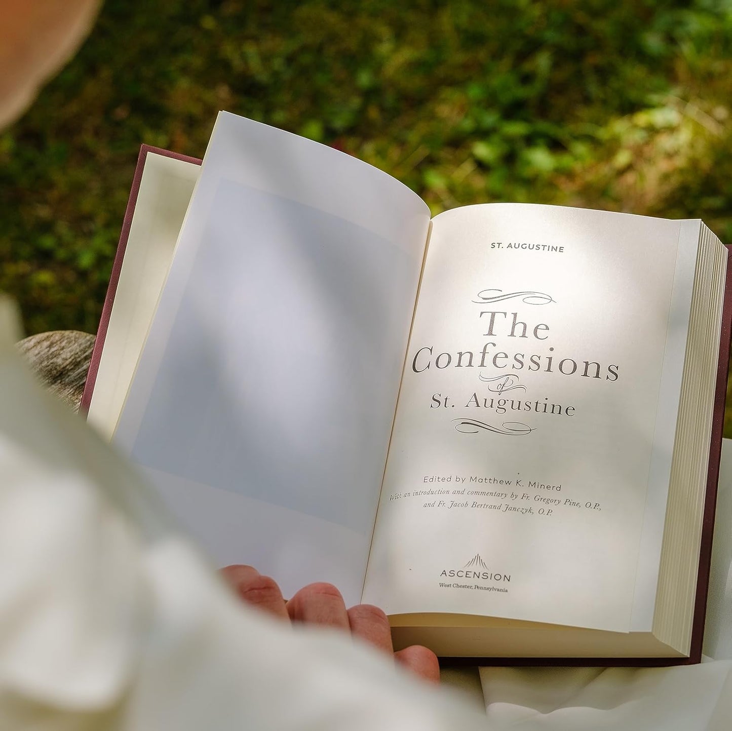 Introduction to the Devout Life (Catholic Classic) Hardcover - Journeys of Faith