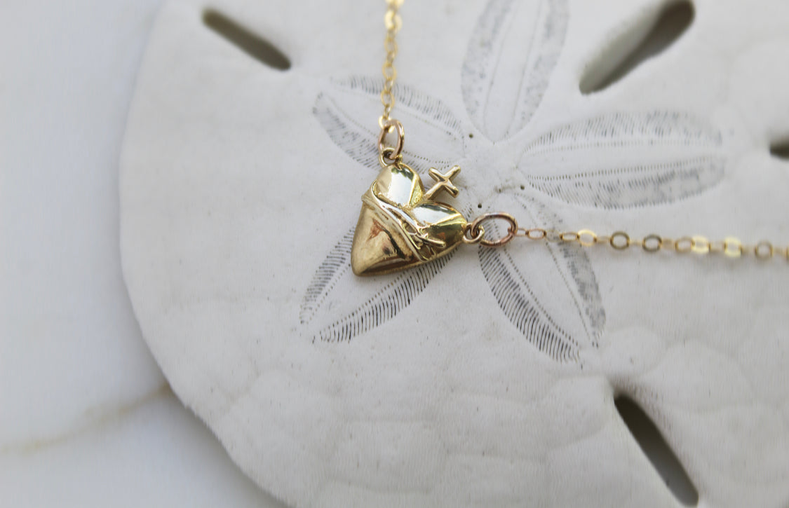 Holy Hearts™ Sacred Heart of Jesus Necklace - Journeys of Faith