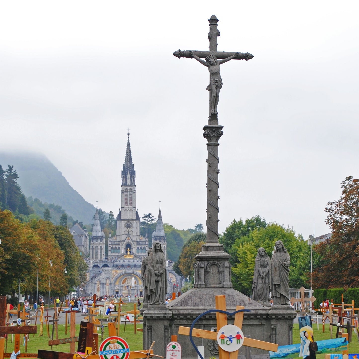 Way of the Cross at Lourdes video download MP4 - Bob and Penny Lord