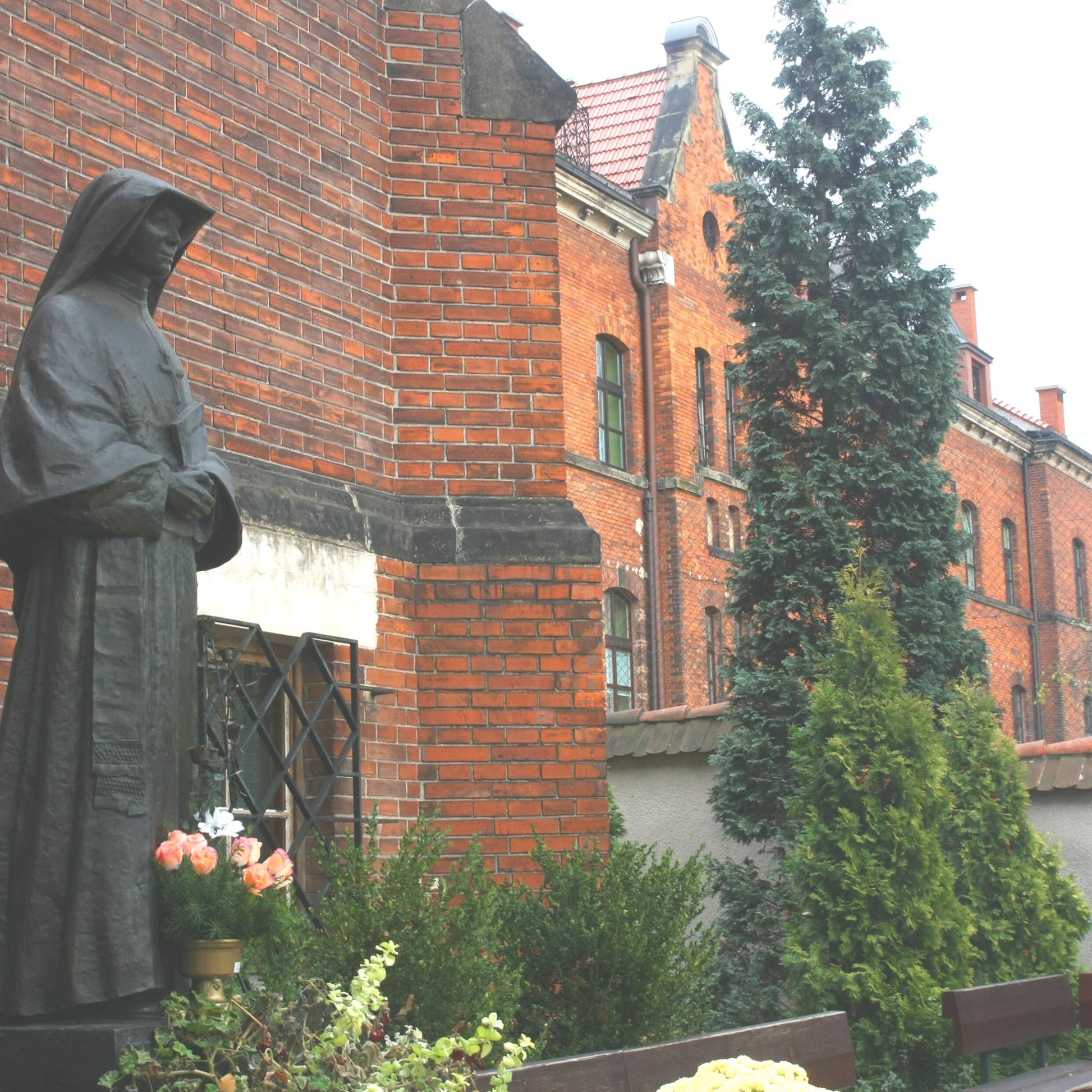 Santa Hermana Faustina y Divina Misericordia - Bob and Penny Lord