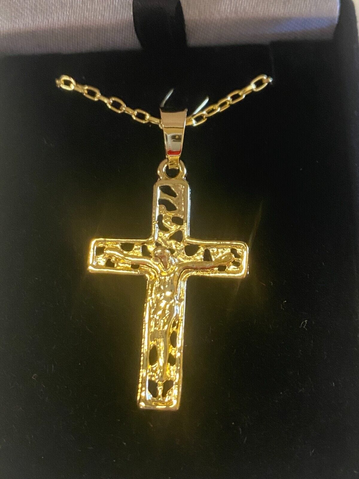 Brazilian gold-plated crucifix necklace, 20-inch fashion jewelry gold pendant on a chain, stylish religious jewelry accessory