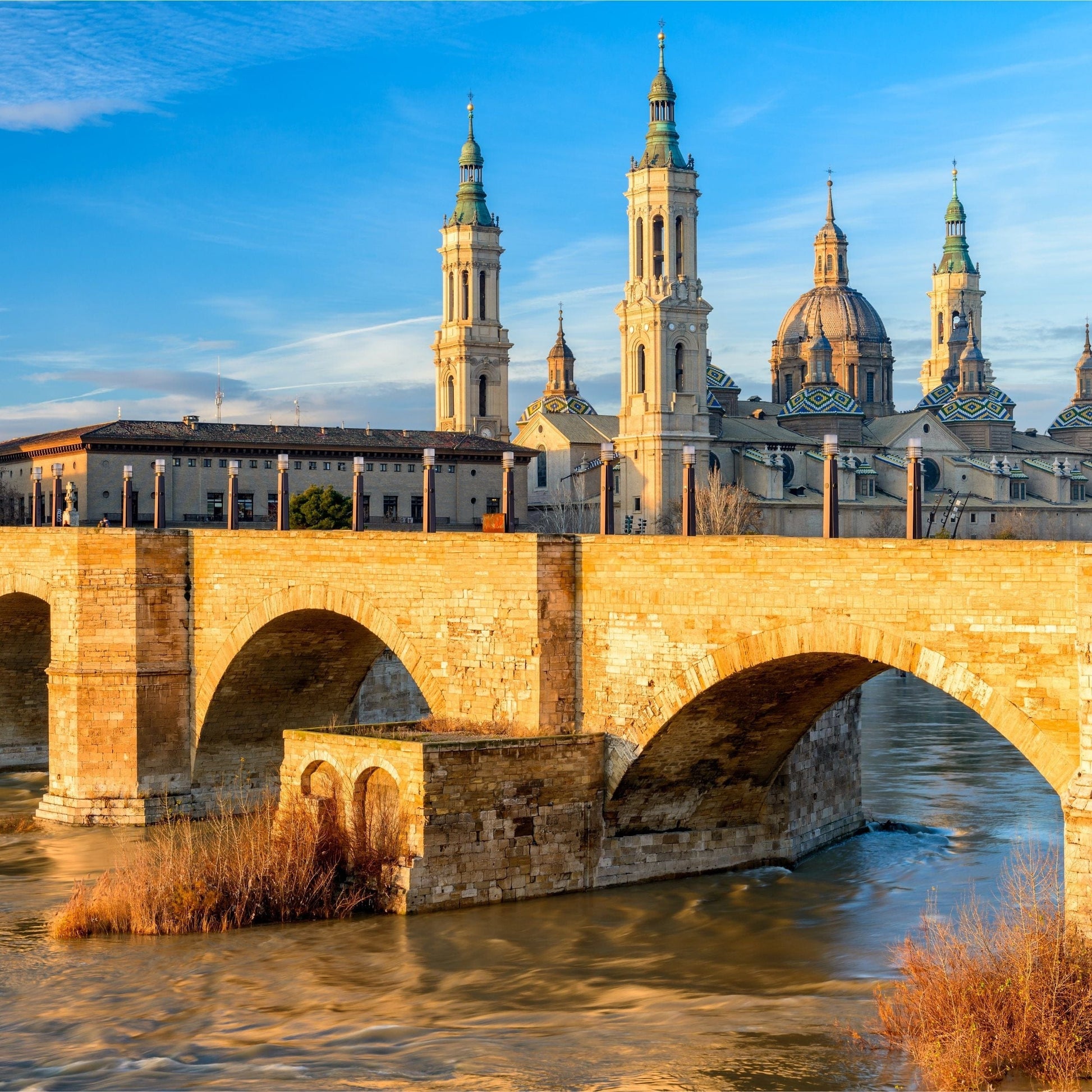 Espanol Milagros de la Eucaristía de España by Bob and Penny Lord Ministry, featuring religious imagery related to Eucharist miracles