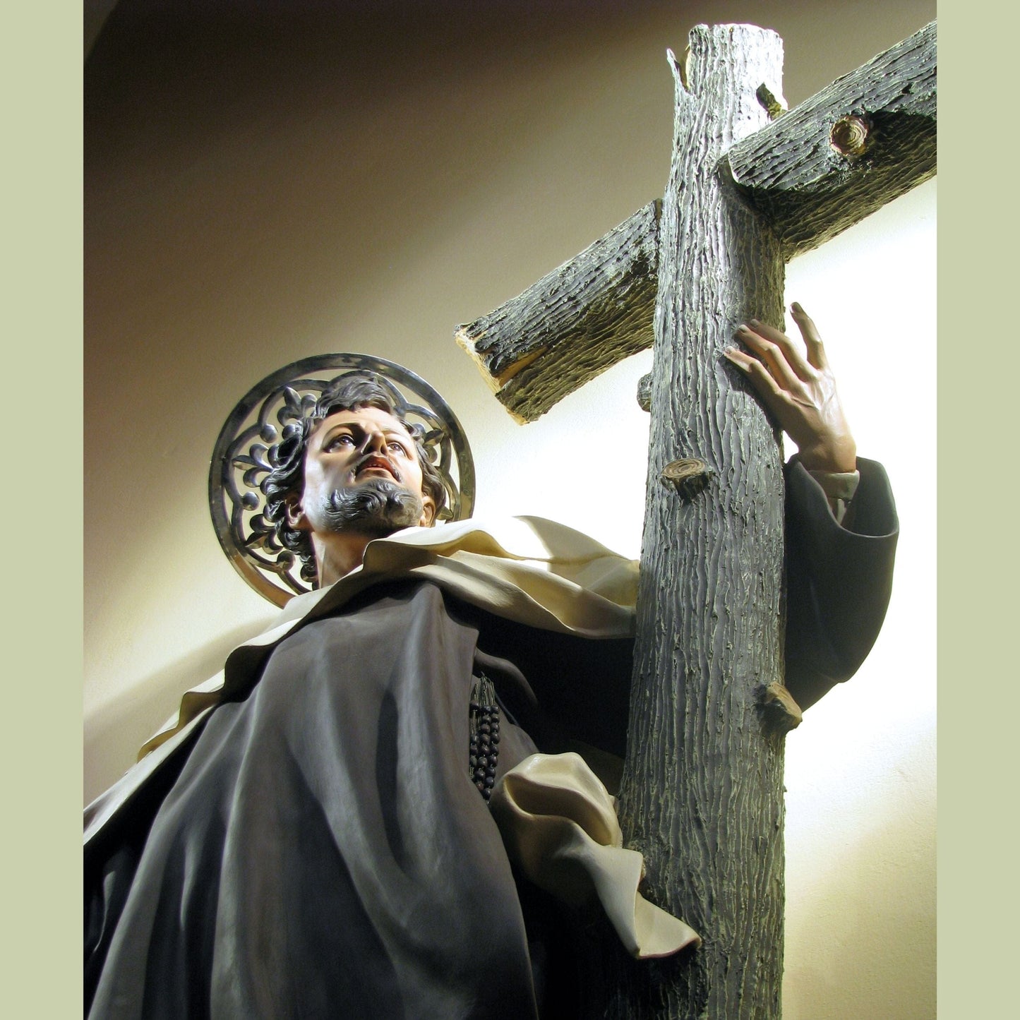 Espanol book titled "San Juan de la Cruz" by Bob and Penny Lord Ministry, featuring a cover with a serene religious image.
