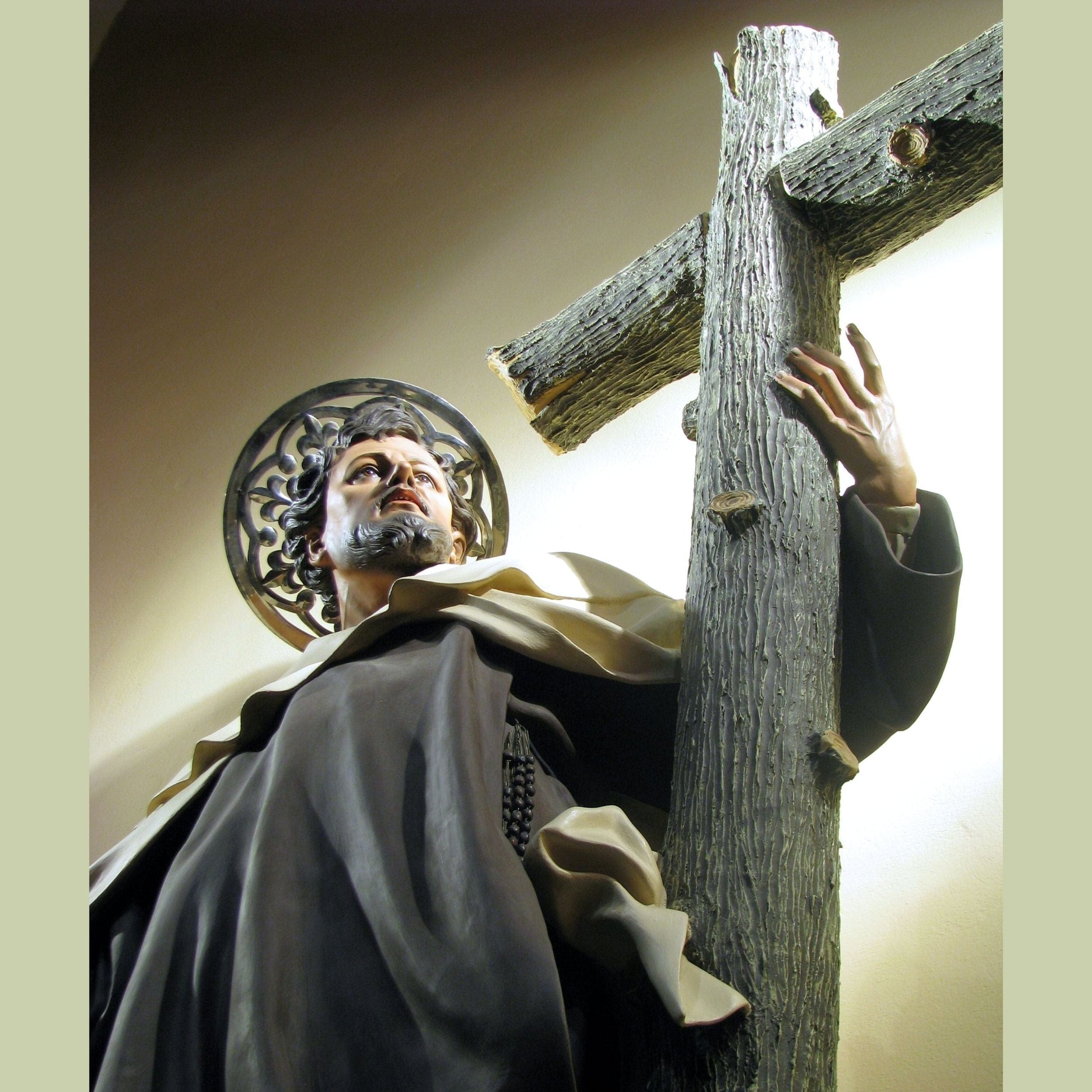 Espanol book titled "San Juan de la Cruz" by Bob and Penny Lord Ministry, featuring a cover with a serene religious image.