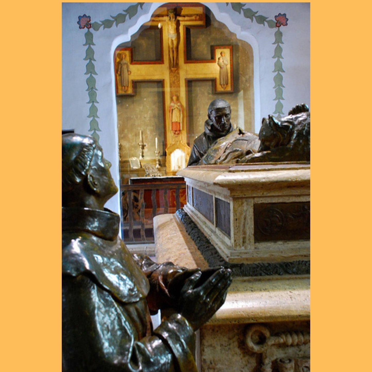 Espanol DVD of Santo Junipero Serra by Bob and Penny Lord Ministry showing the DVD case with Serra's image and religious artwork.